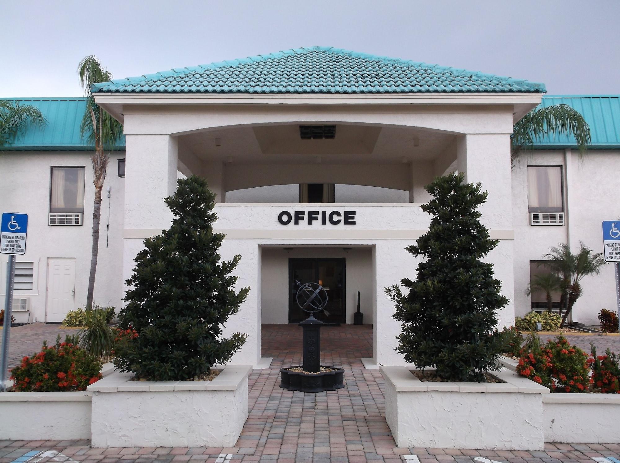 Days Inn & Suites By Wyndham Lake Okeechobee Exterior foto