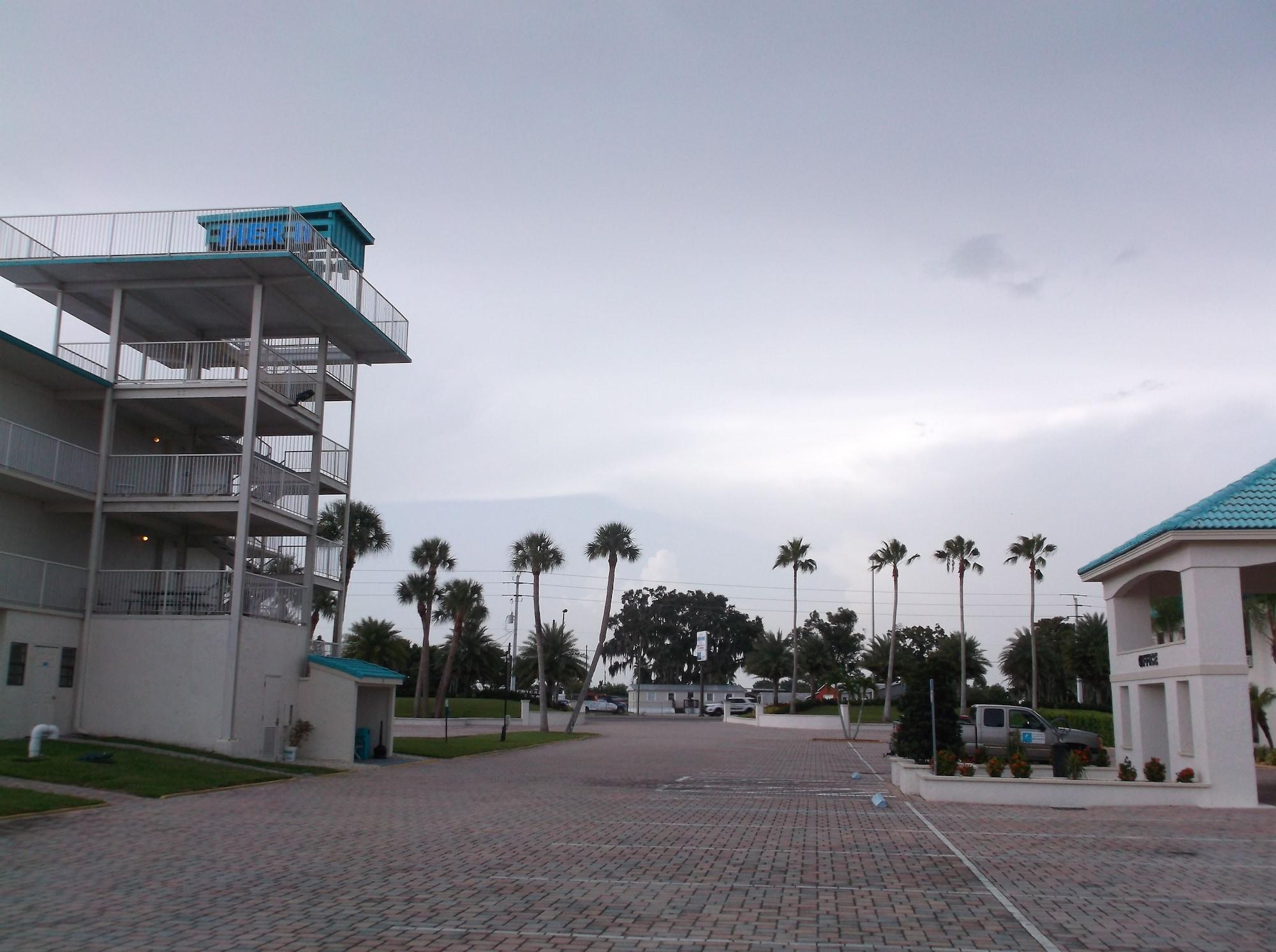 Days Inn & Suites By Wyndham Lake Okeechobee Exterior foto