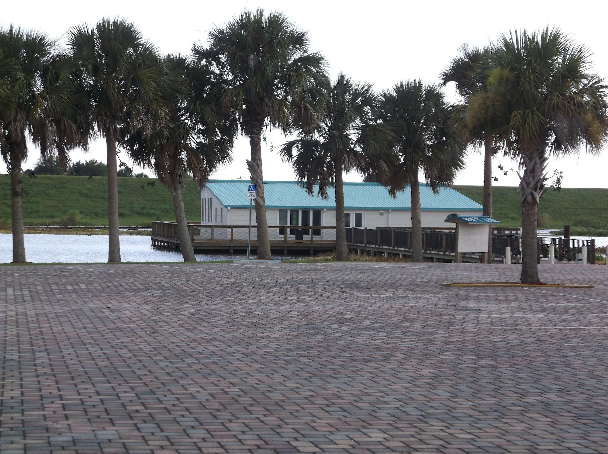 Days Inn & Suites By Wyndham Lake Okeechobee Exterior foto