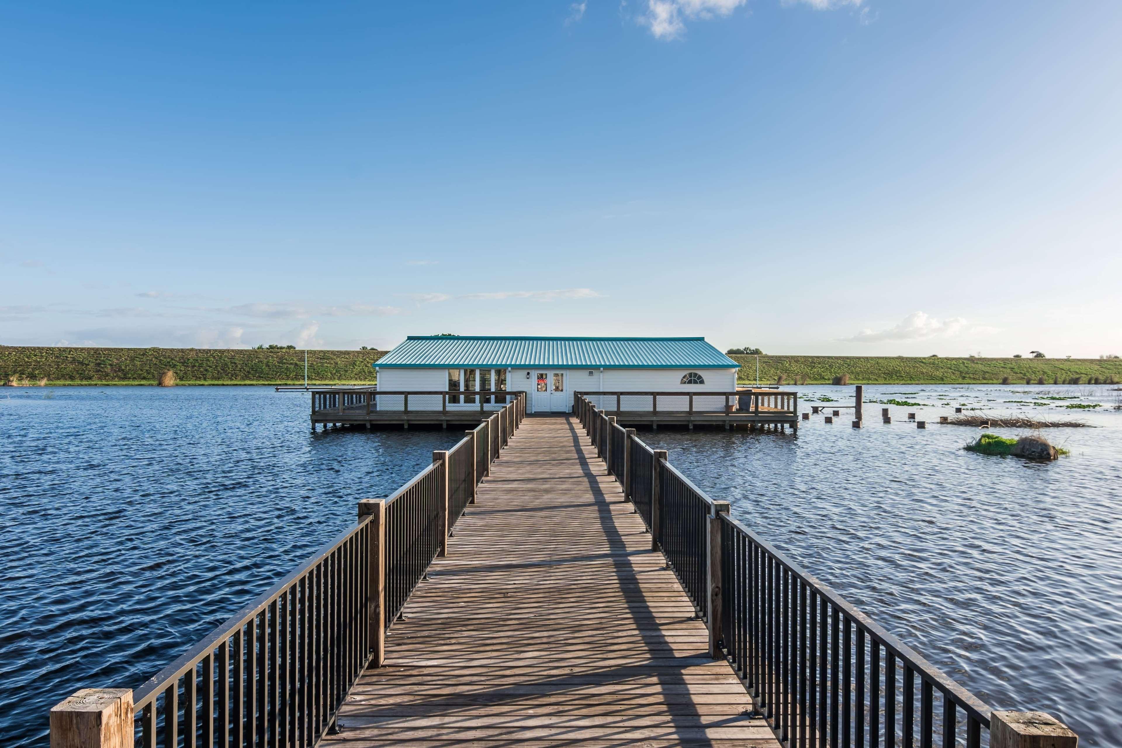 Days Inn & Suites By Wyndham Lake Okeechobee Exterior foto