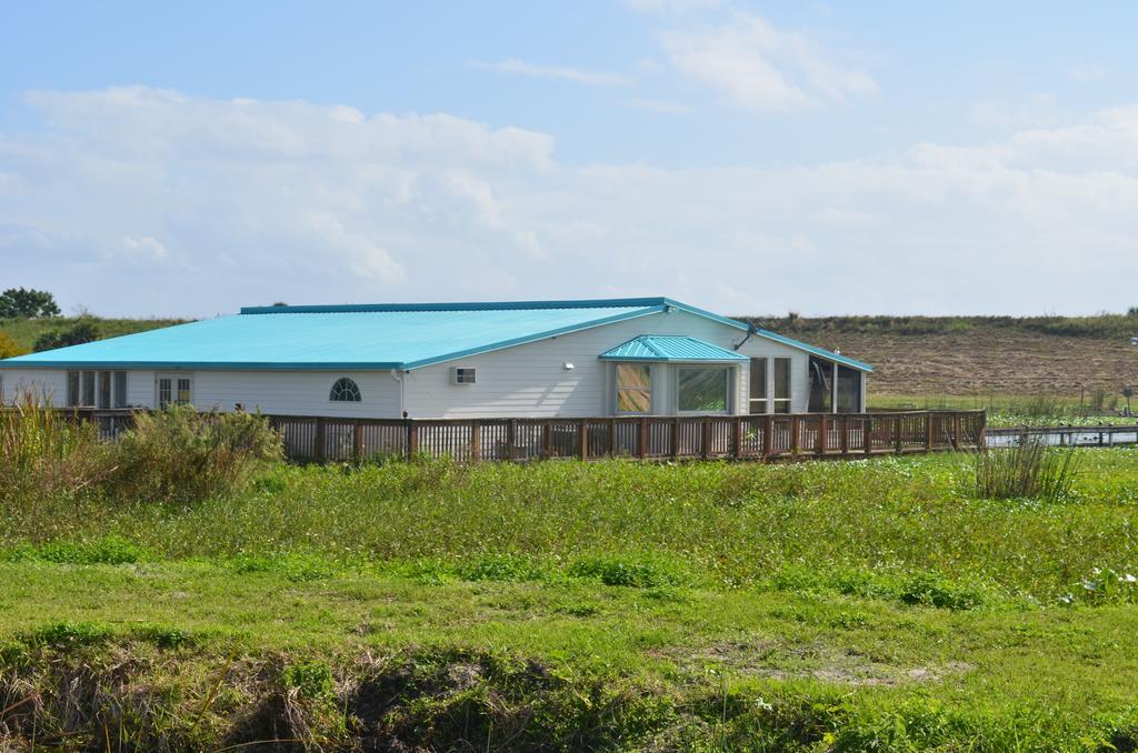 Days Inn & Suites By Wyndham Lake Okeechobee Exterior foto