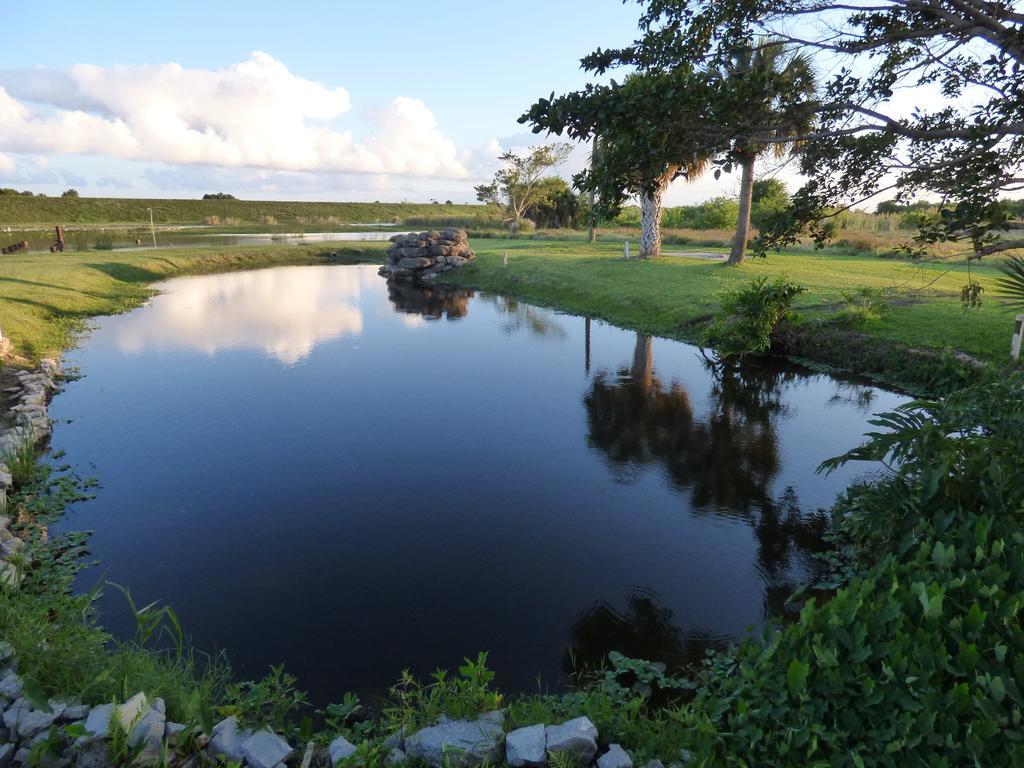 Days Inn & Suites By Wyndham Lake Okeechobee Exterior foto