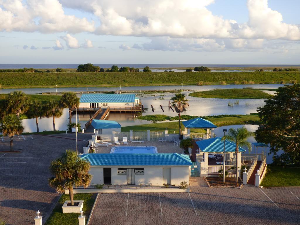 Days Inn & Suites By Wyndham Lake Okeechobee Exterior foto