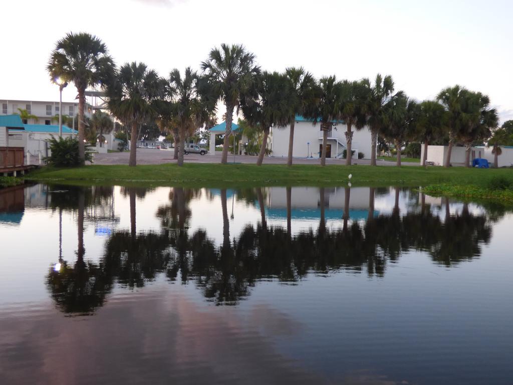 Days Inn & Suites By Wyndham Lake Okeechobee Exterior foto