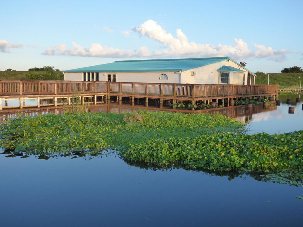 Days Inn & Suites By Wyndham Lake Okeechobee Exterior foto