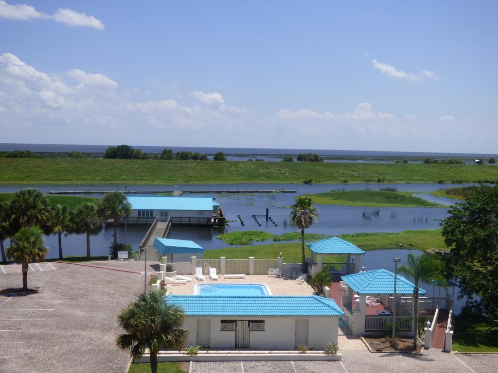 Days Inn & Suites By Wyndham Lake Okeechobee Exterior foto