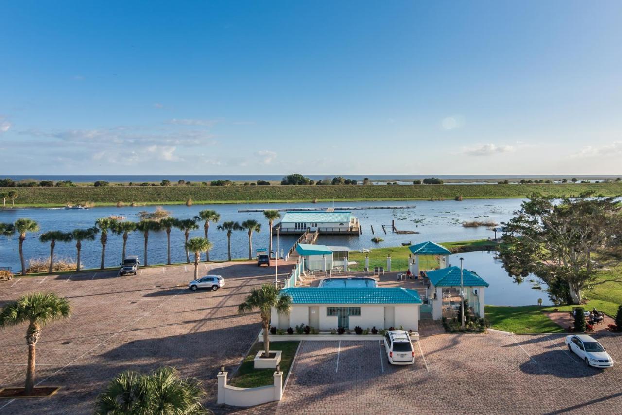 Days Inn & Suites By Wyndham Lake Okeechobee Exterior foto